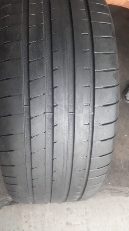 One 275 40 22 Goodyear tyres with good treads available for sale