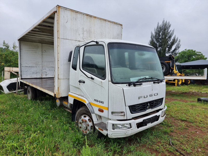 MITSUBISHI FUSO FK13-240 STRIPPING FOR SPARES