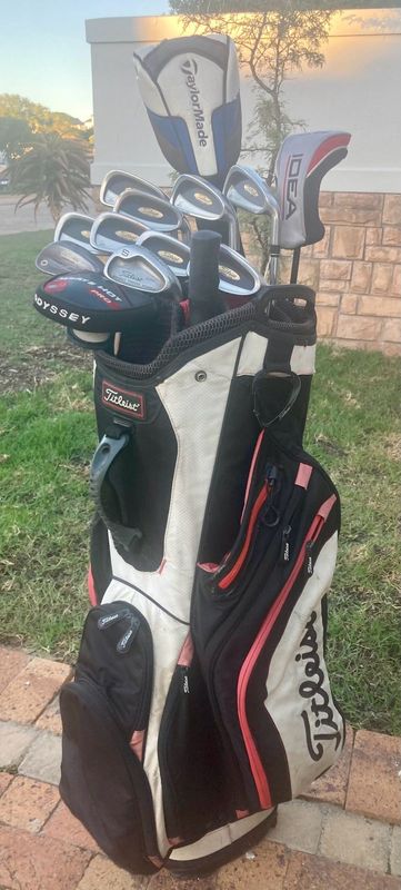 Full mens Golf set Titleist 3-LW irons and Bag