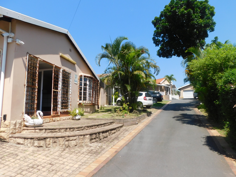 UNIT TO LET. MEDICAL OR LEGAL PRACTICE. ESCOMBE QUEENSBURGH R10 000 PM EXCL.