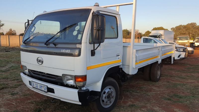 2013 NISSAN UD40 DROPSIDE TRUCK FOR SALE (T23)