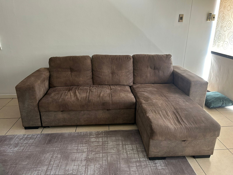 Rochester L-shaped sleeper couch