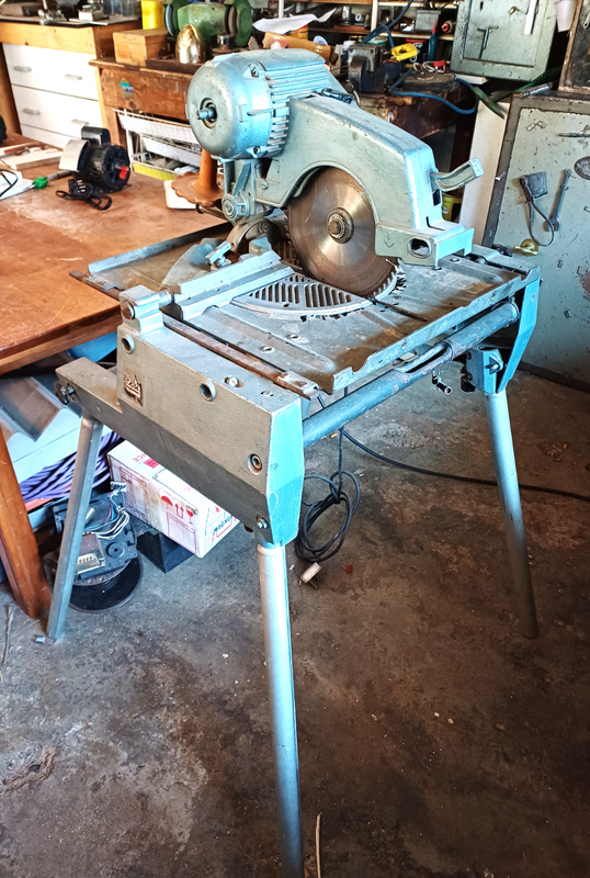 ELU &#34;Flip over Saw&#34;   Combined Table&#43;Mitre Saw with removable legs