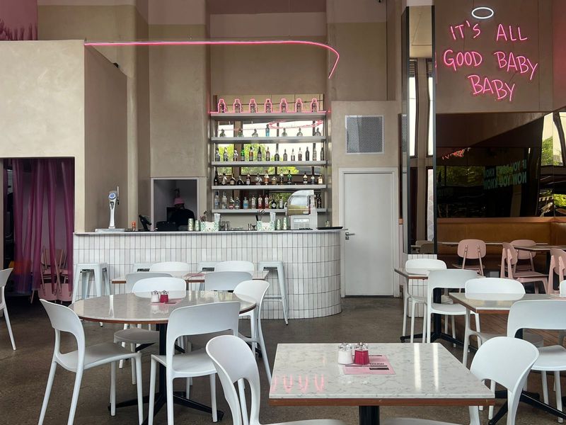Parkhurst Square | Prime Restaurant Space to Let in Parkhurst