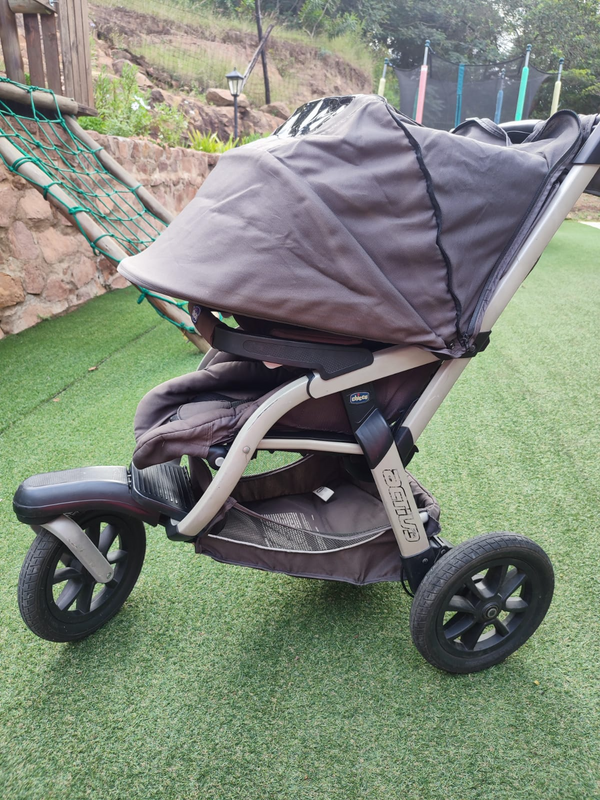 Chicco Activ3 Jogger Pram and Car seat