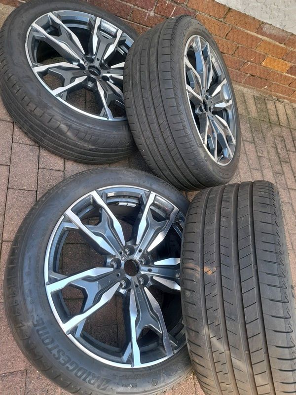 20&#34; BMW x4 Go2 Oem mags and tyres
