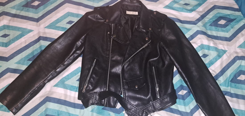 Women&#39;s black leather jacket (Medium)