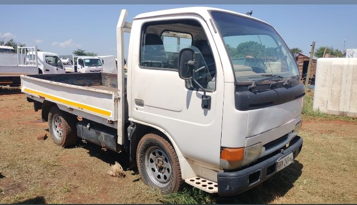 Nissan ud20 code 3 dropside in an excellent running condition for sale at a giveaway cost