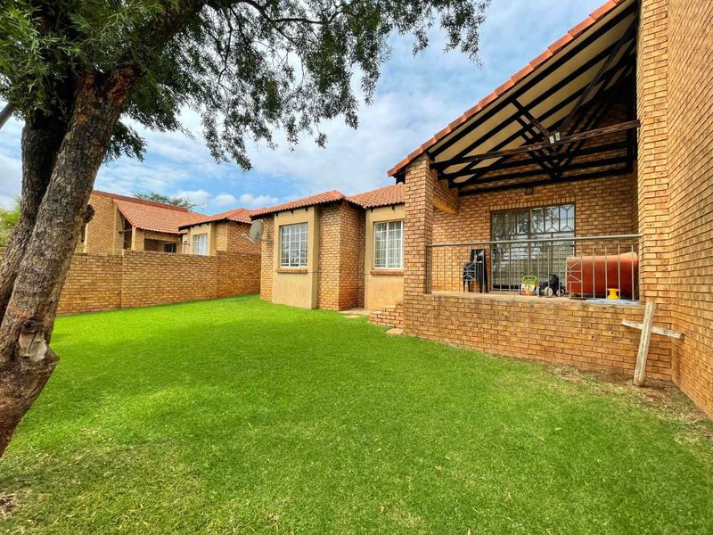 Secure 3 Bedroom Townhouse with Double Garage in Moreleta Park