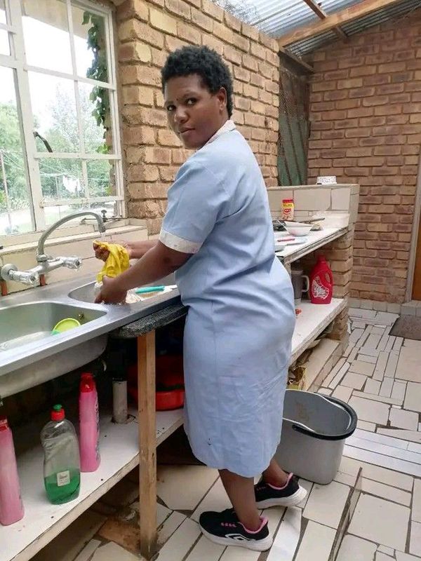 CAREGIVER / DOMESTIC WORKER LOOKING FOR A JOB