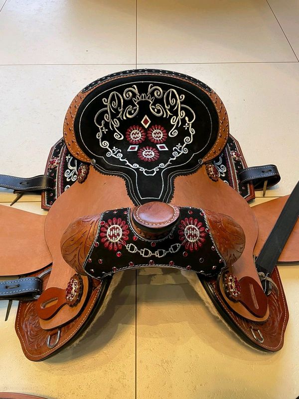 Genuine leather dressage/saddles