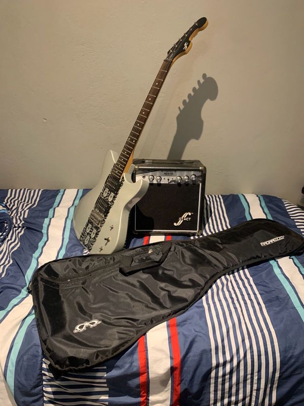 Guitar, amp and guitar bag for sale