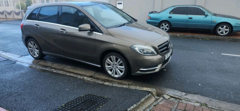 Mercedes benz b200cdi diesel automatic with panoramic sunroof