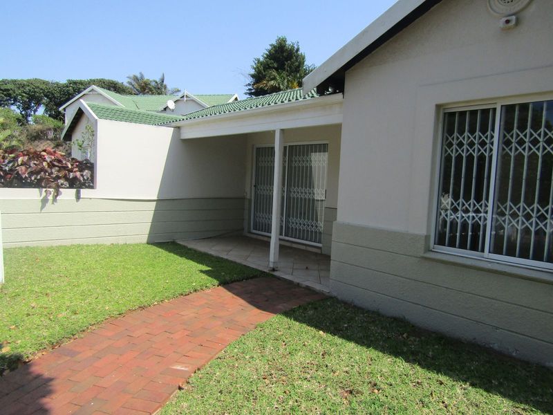 Beautiful 2 bedroom simplex to let in Umhlanga Manors.
