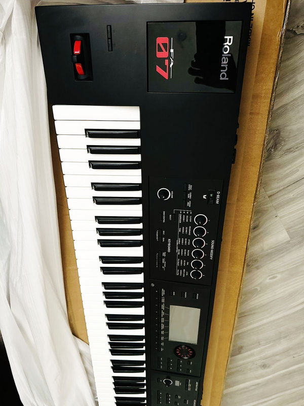 Roland FA07 - 76 key Workstation/Keyboard