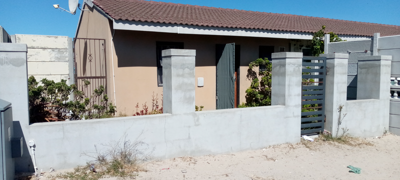 2 Bedroom home for sale in Pelican Park. R730 000