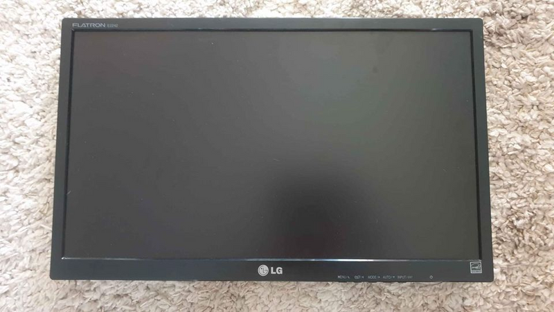 (NOT A TV) LG Flatron E2242C 21.5 Wide LED Backlit Monitor