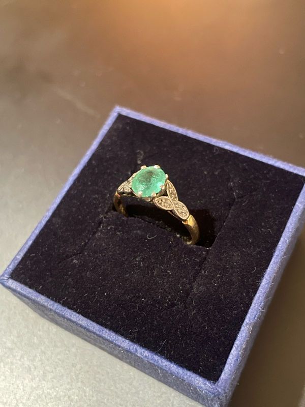 Antique gold 18ct and platinum emerald and diamond ring