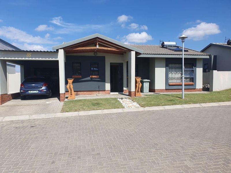 Townhouse in Waterkloof AH For Sale