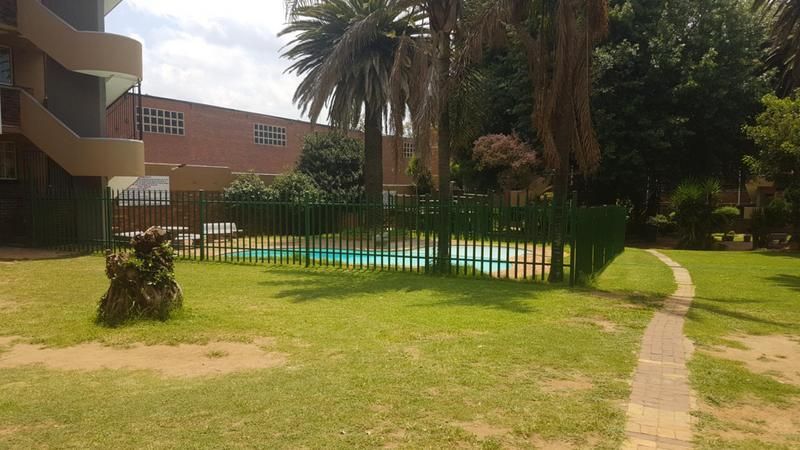 2 Bedroom Immaculate Apartment in Booysens