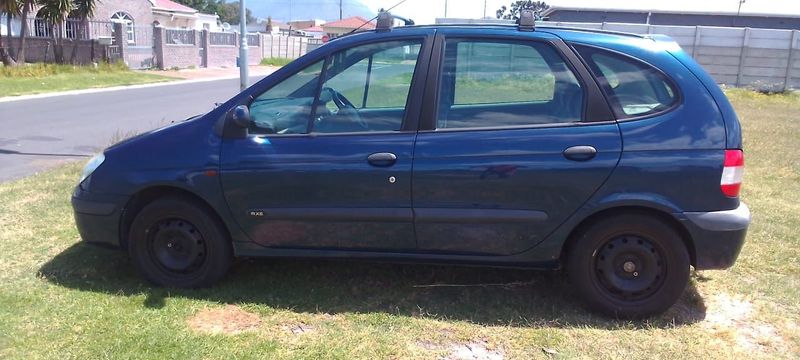 Renault Scenic Sedan