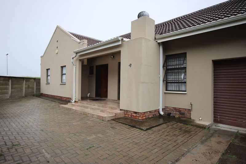 Welcome to Your New Home in Sunnyridge, East London  Discover the allure of this  property.