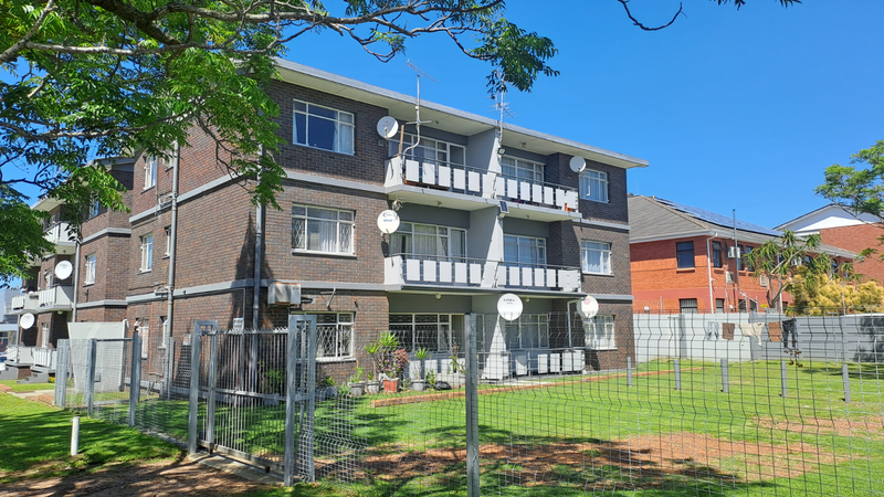 R7500 TWO BEDROOM APARTMENT TO LET IN NEWTON PARK