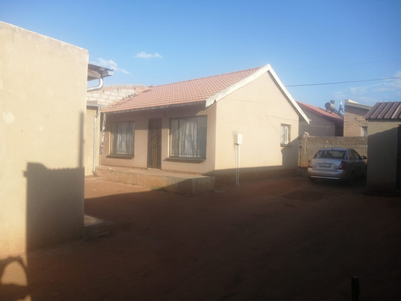 INCOME GENERATING PROPERTY FOR SALE IN TEMBISA WITH TITLEDEED – CASH OR BOND R17500PM