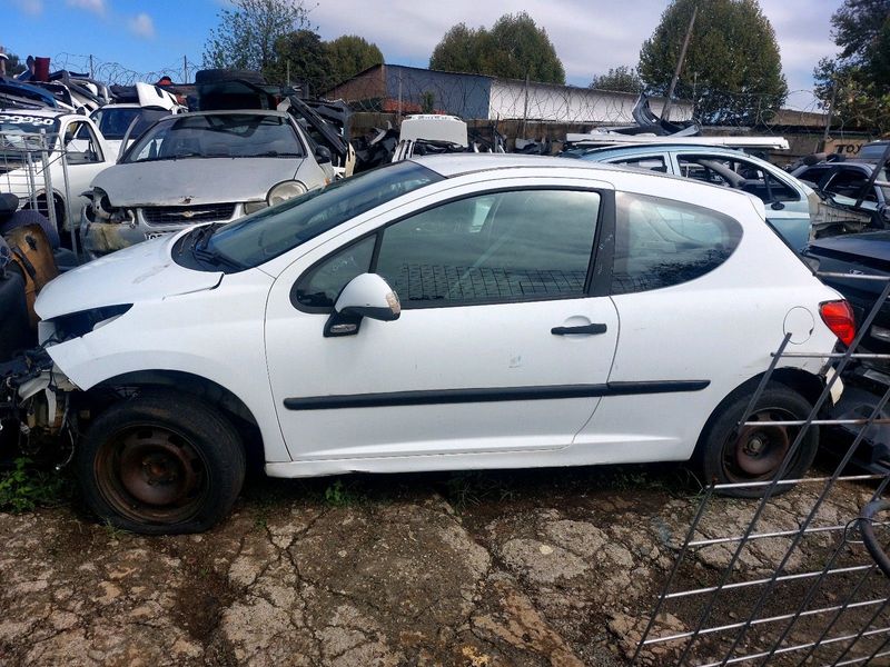 Peugeot 207 stripping for parts