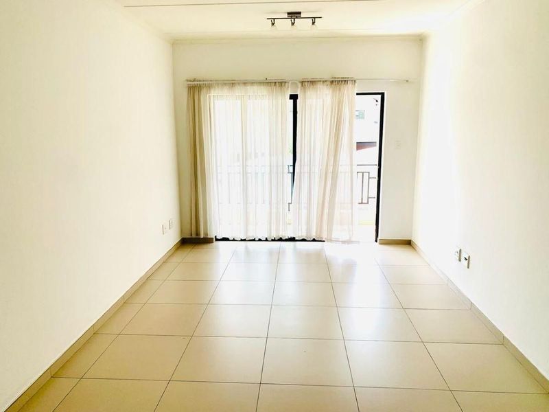 Immaculate designed and neat 2 bed 2 bath 1st floor apartment in Dainfern