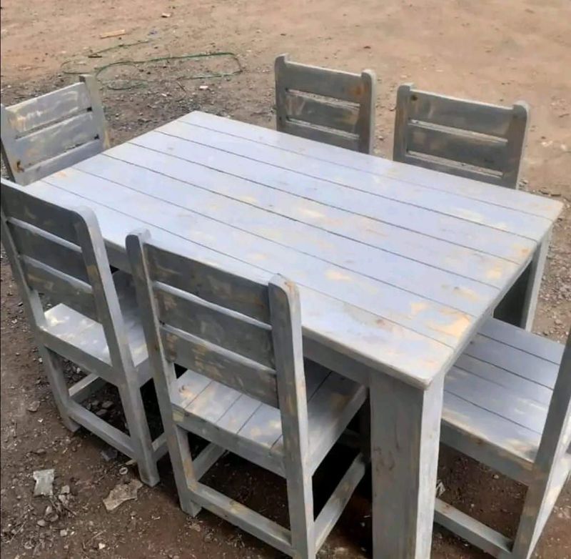 6 seater dinning table available