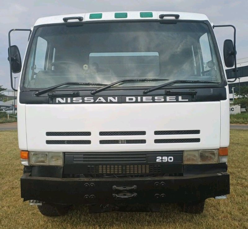 NISSAN UD 290 EASY ON THE ROAD