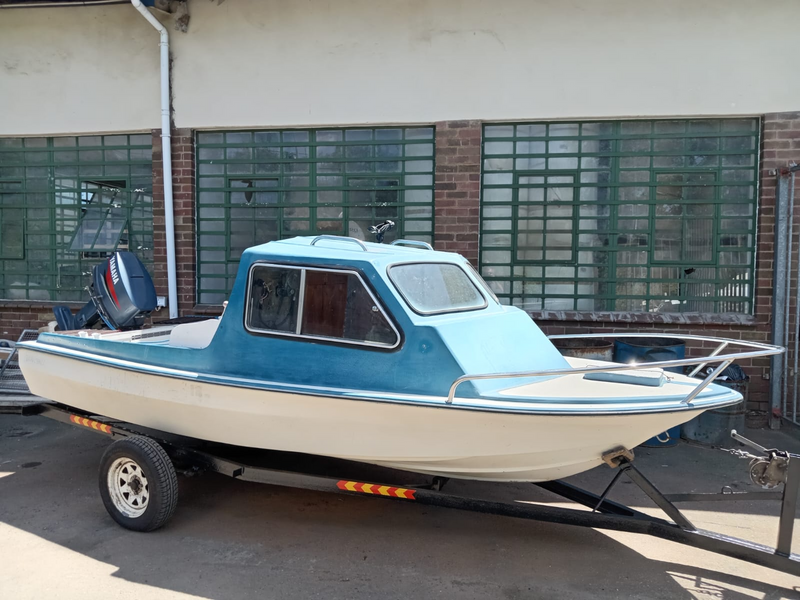 Toriador 4,7m Cabin on trailer with Sail 40 outboard