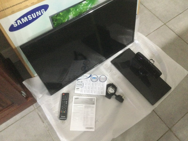 Samsung 32&#34; LED TV Series 4  (for spares or to repair)