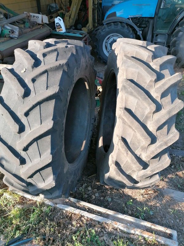 Tractor Tyres 34 x 70 x 480 Radial Tractor tyres 70 persent running treat left