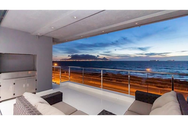 BEACHFRONT PENTHOUSE with Seperate Flatlet - Uninterrupted views of Table Mountain and Robben Island