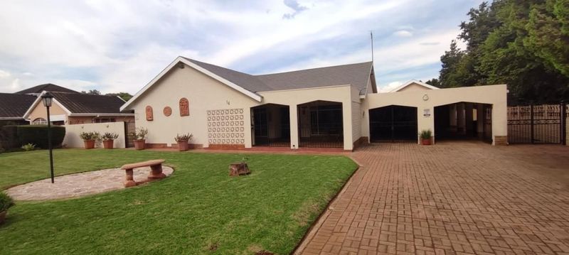 Very spacious jewel with pool in Stilfontein.