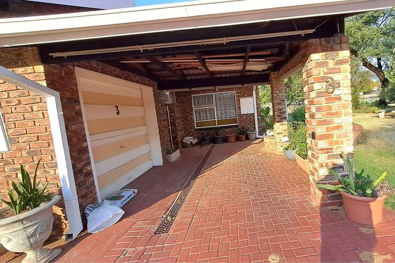 Discover this Exquisite 2-Bedroom Townhouse with Office &amp; More in Parys