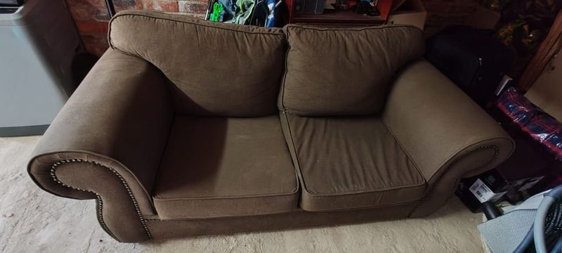 BROWN 2 SEATER COUCH