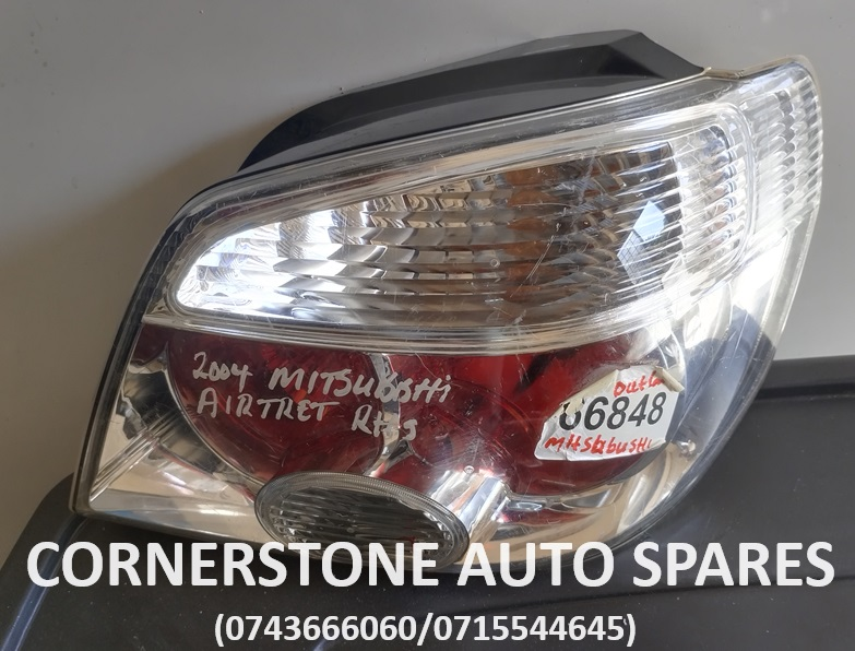2004 MITSUBISHI OUTLANDER  RIGHT SIDE TAIL LIGHT