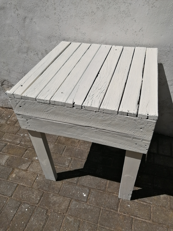 Shabby chic wooden table R100