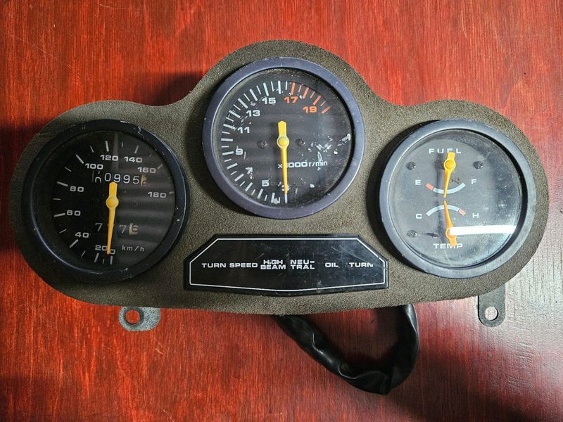 Suzuki GSX-R250 GSX250R GSXR250 Clocks / Gauges