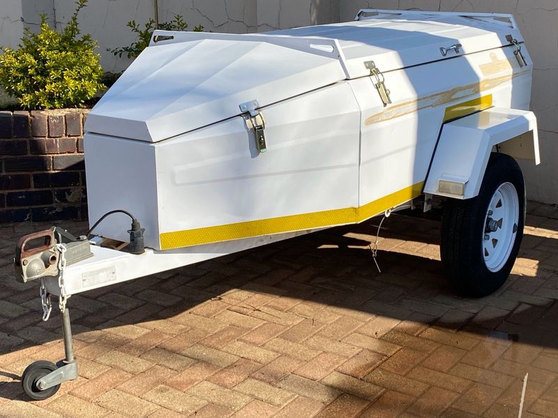 Camp Master 5-foot Roadster 200 Trailer