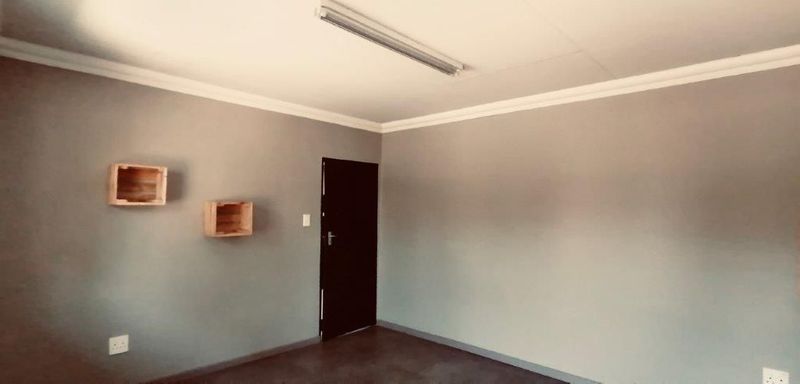 Welcome to a pristine office space located on Geduld Road in Springs - R 6700 p.m.