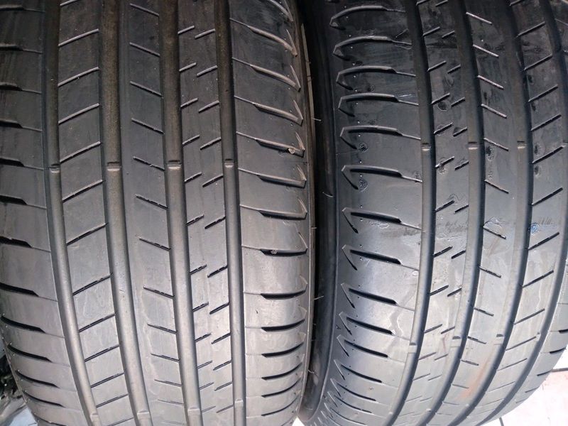 2x 245/50/19 run flat Bridgestone Tyres 89%thread excellent condition