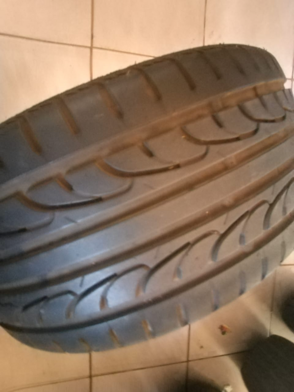 Nexon Tyre 215/40/R17.  83W