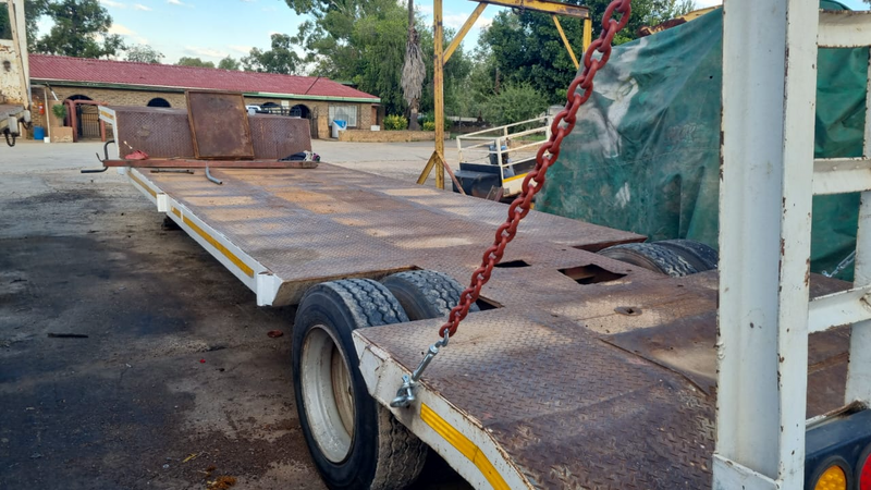 1983 Single Axle Lowbed trailer with Ramps