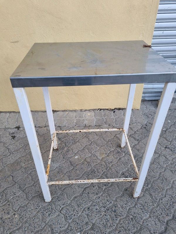 Steel top table with metal legs size 64x50x91cm
