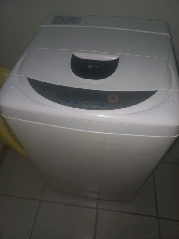 LG 7.2kg 3 step top loader washing machine R2500 negotiable (in good condition)