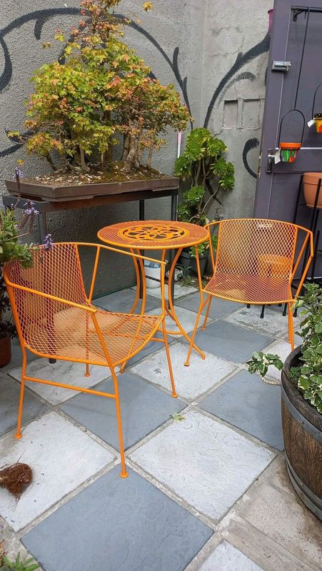 Patio /garden chairs and table 600mm top